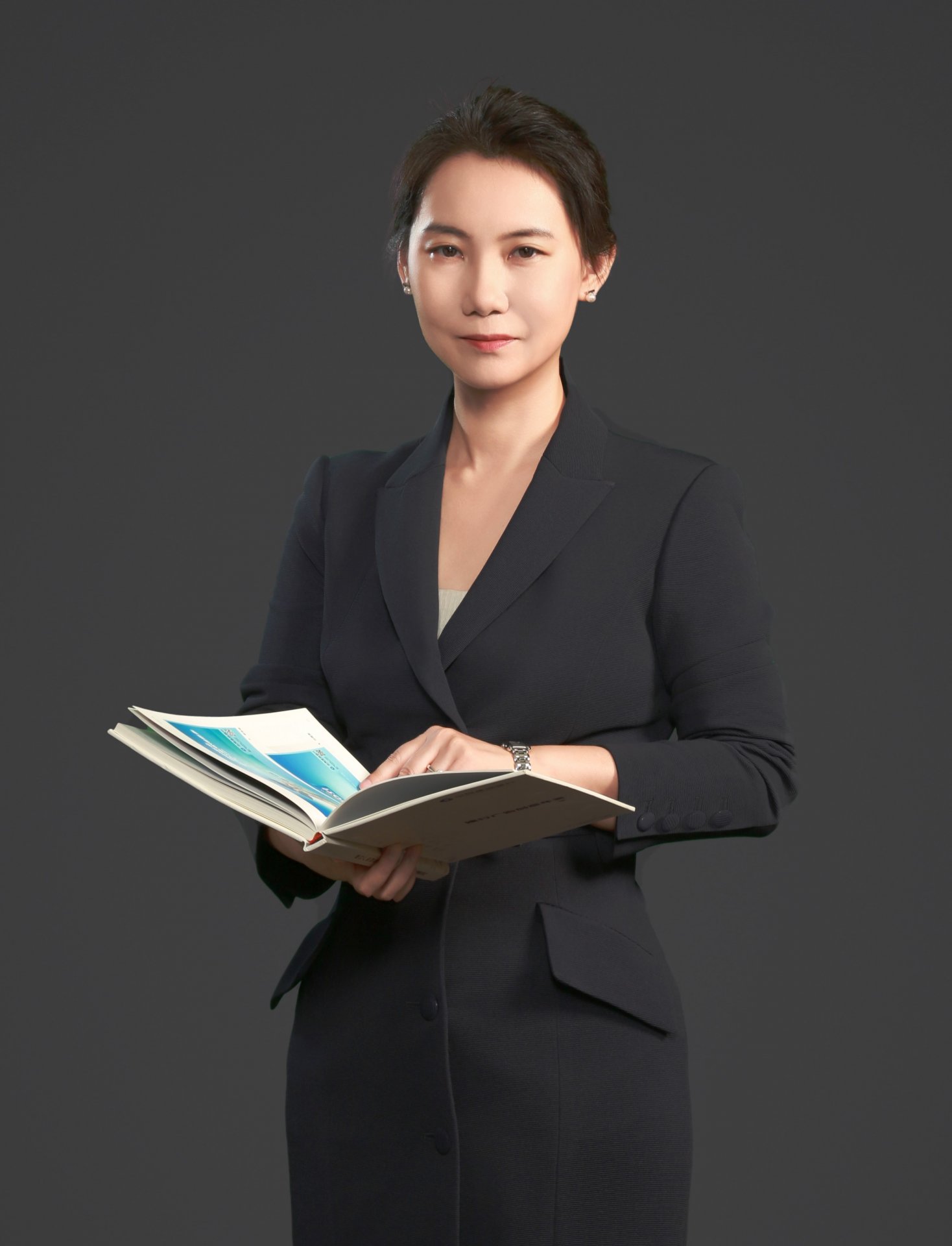 Li Yan 副教授 工商管理三亿体