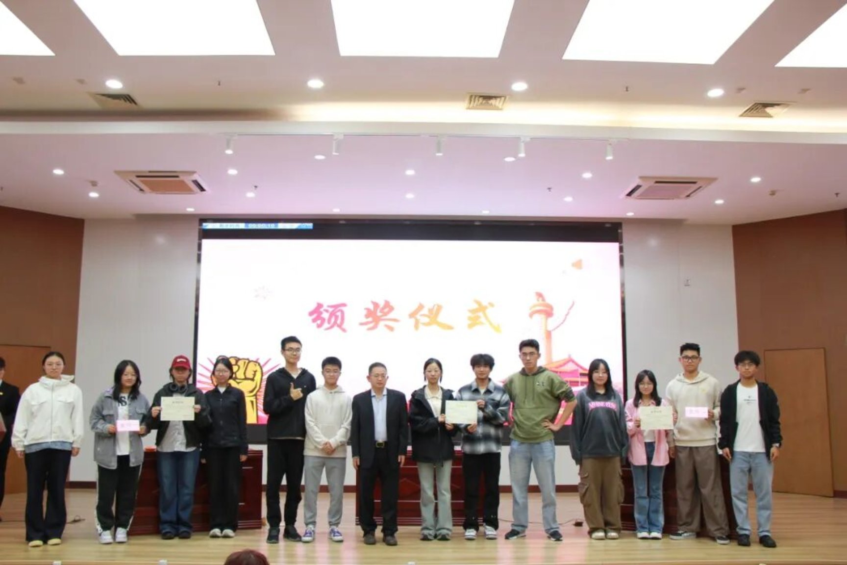 lishiliang@cueb.ed