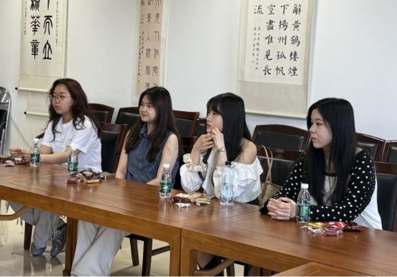教学秘书张素娥出席了两场会议