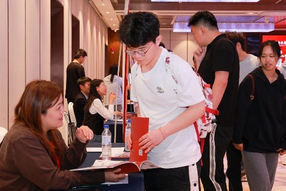 三亿体育官网操作说明进一步加深了与吉